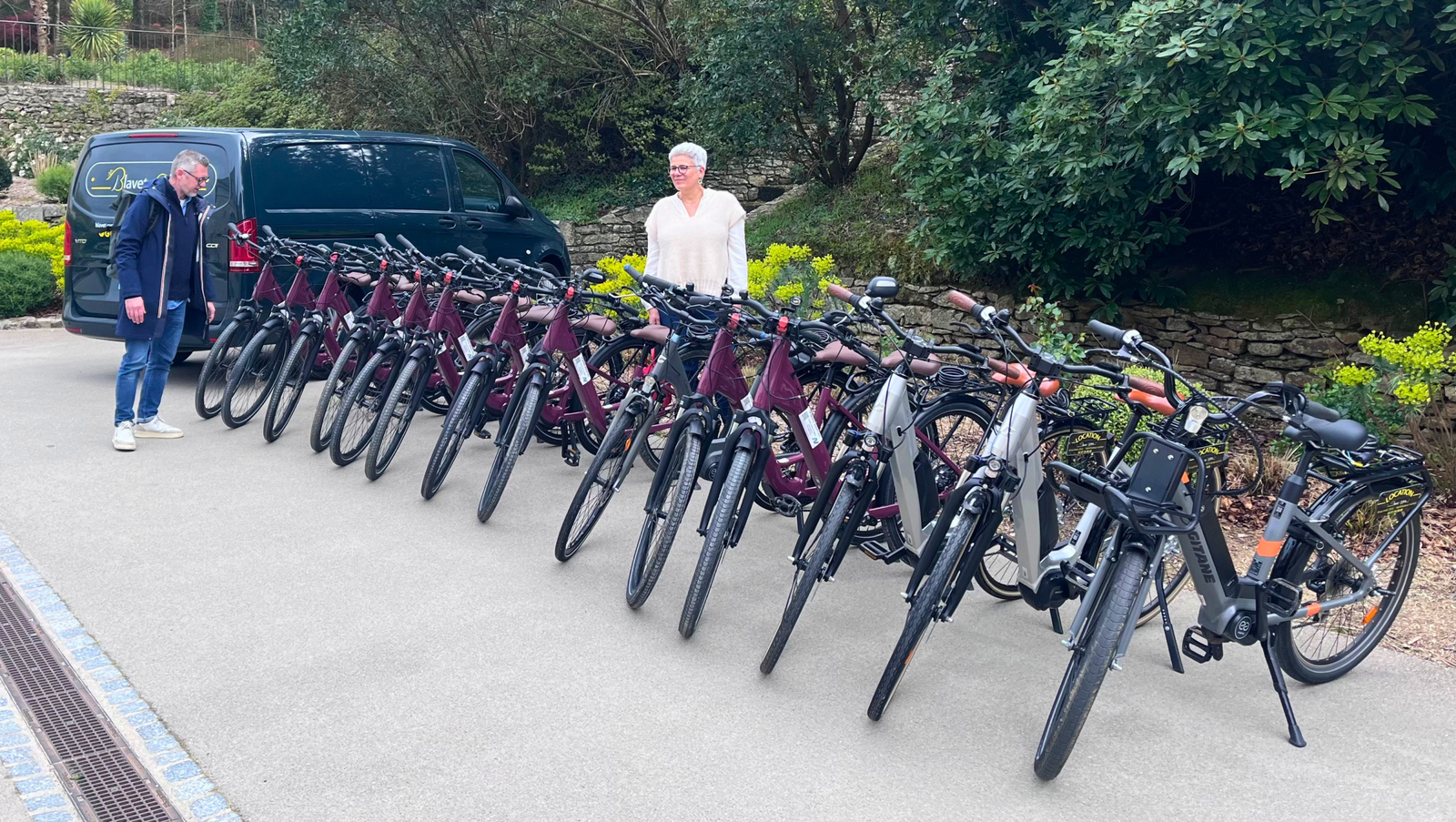 Team building à vélo avec N'BIKE RENTAL — groupe en balade dans le Bassin Lorientais